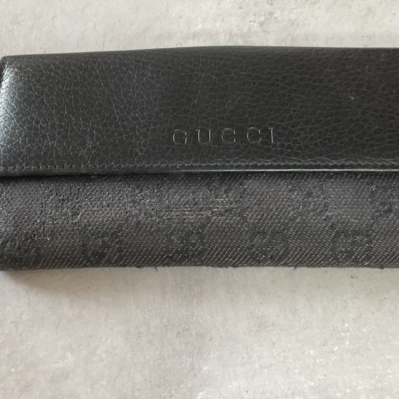 Gucci Textured Black Clutch - Picture 1 of 6